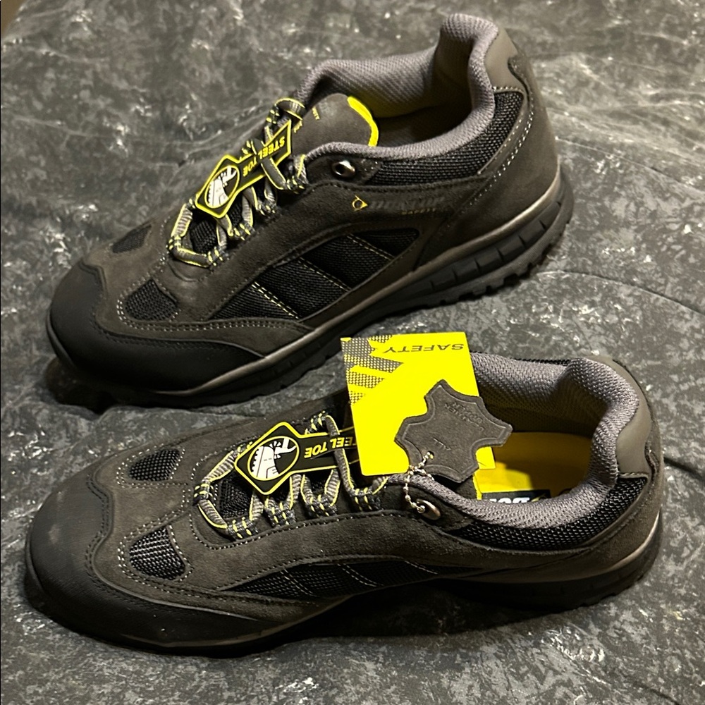 Dunlop Black Safety Shoes for Men